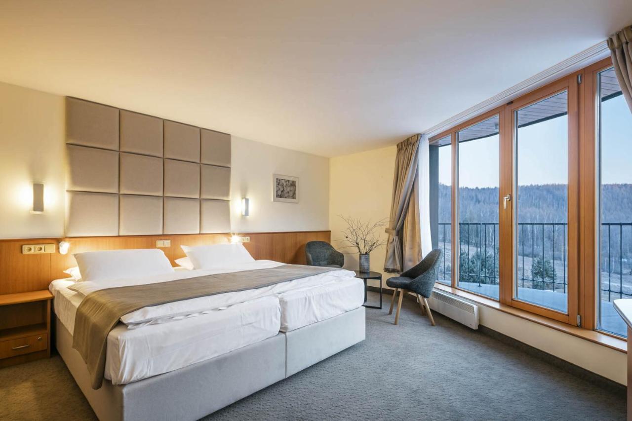 Hotel Ostrov ติซา ภายนอก รูปภาพ