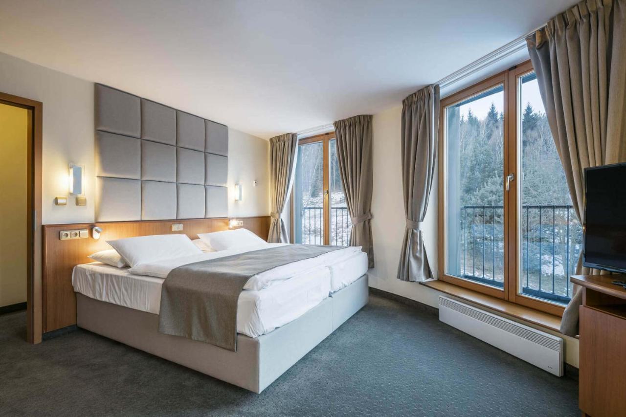 Hotel Ostrov ติซา ภายนอก รูปภาพ